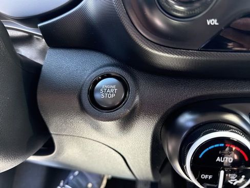 Certified 2026 Hyundai Venue SEL image 30