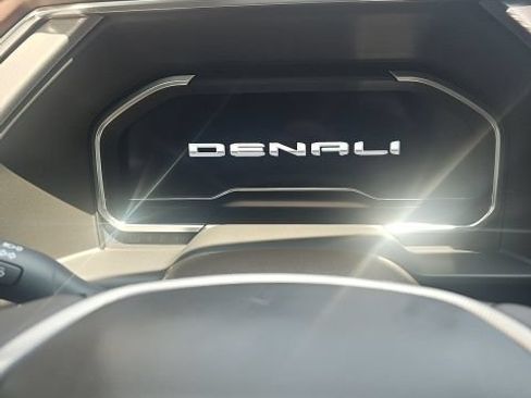 Used 2023 GMC Sierra 1500 Denali w/ Technology Package AWD/4WD image 19