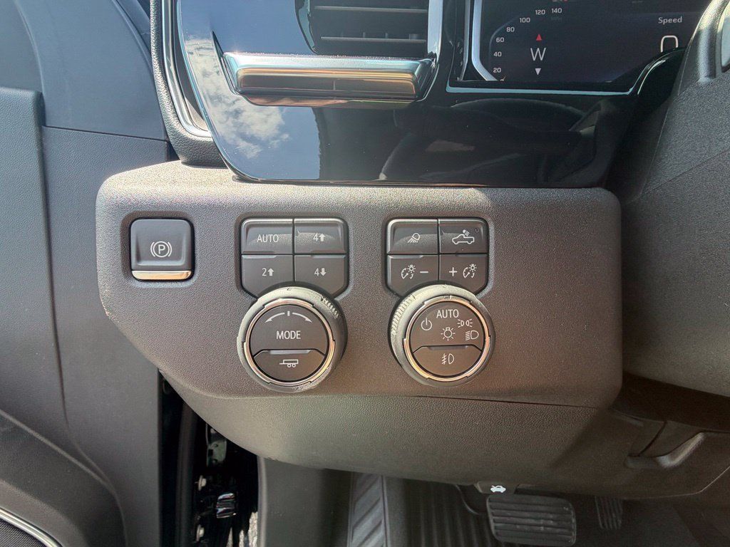 Used 2025 Chevrolet Silverado 2500 LTZ w/ Trail Boss Package AWD/4WD image 4