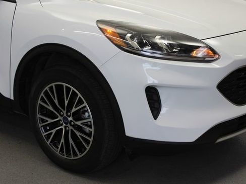 Used 2021 Ford Escape SE FWD image 3