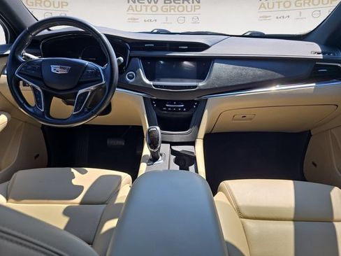 Used 2019 Cadillac XT5 Premium Luxury FWD image 10