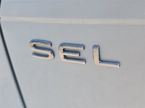 Used 2023 Volkswagen Tiguan SEL R-Line image 5