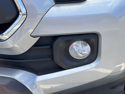 Used 2020 Toyota Tacoma SR5 RWD image 28