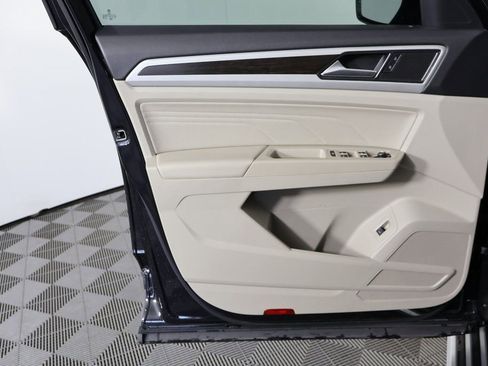 Used 2023 Volkswagen Atlas SE w/ Panoramic Sunroof Package image 11