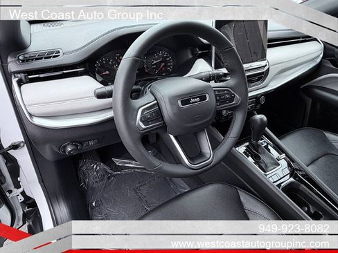 Used 2025 Jeep Compass Limited AWD/4WD image 5