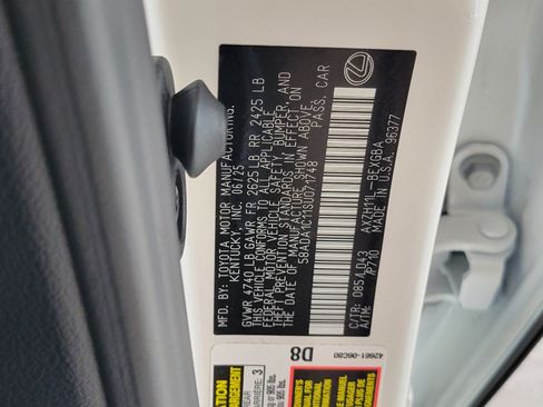 Certified 2025 Lexus ES 300h w/ Premium Package FWD image 17