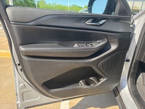 Used 2024 Jeep Grand Cherokee Altitude image 8