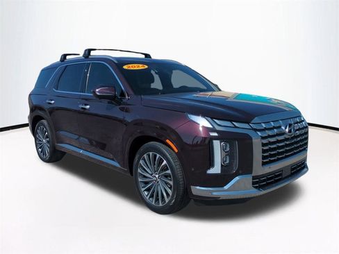Used 2024 Hyundai Palisade Calligraphy FWD image 2