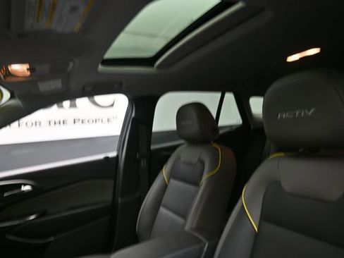 Used 2025 Chevrolet Trax ACTIV w/ Sunroof Package FWD image 17