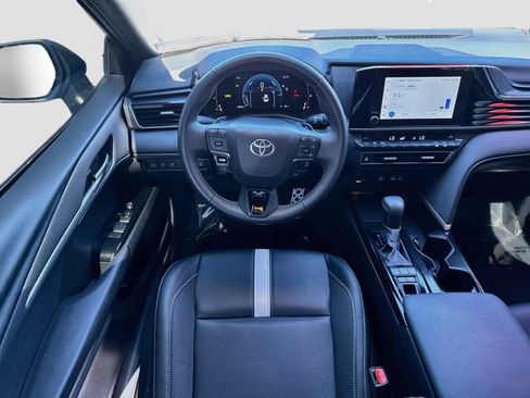 Used 2025 Toyota Camry SE w/ Convenience Package FWD image 20
