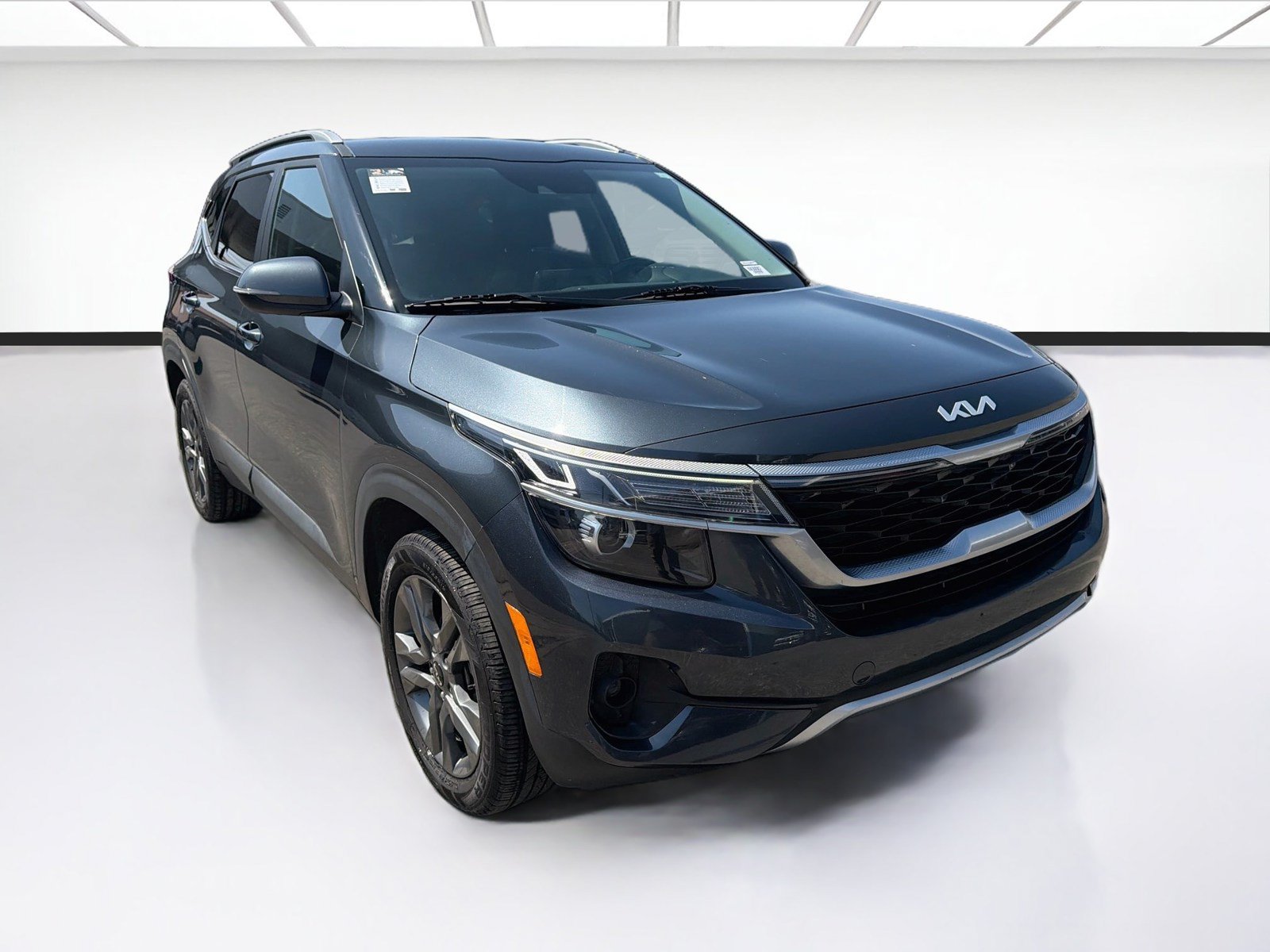 Used 2023 Kia Seltos S w/ Navigation Package FWD image 3