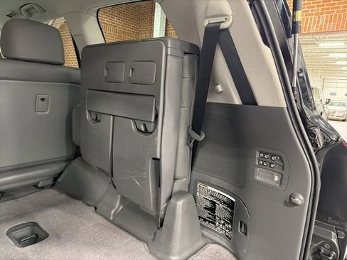 Used 2010 Lexus LX 570 4WD image 40