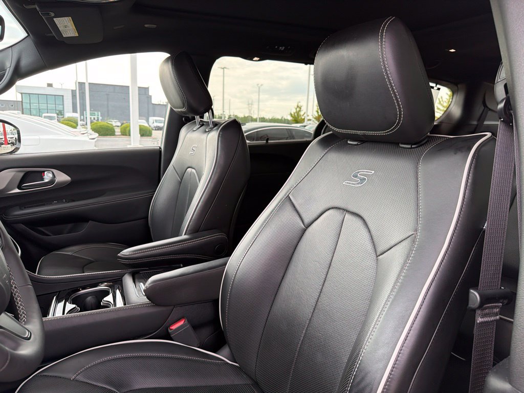 Used 2024 Chrysler Pacifica Limited w/ S Appearance Package AWD/4WD image 13