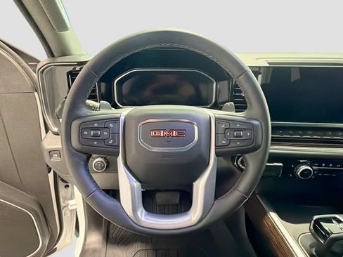 Used 2026 GMC Sierra 1500 Elevation w/ Elevation Premium Package AWD/4WD image 9