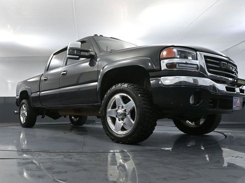 Used 2004 GMC Sierra 2500 SLT w/ Heavy-Duty Power Package image 51