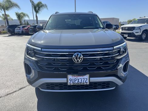 Used 2026 Volkswagen Atlas Peak Edition AWD/4WD image 3
