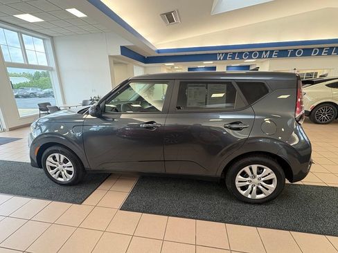 Used 2023 Kia Soul LX FWD image 2