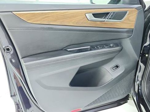 Used 2025 Volkswagen Atlas SE FWD image 21