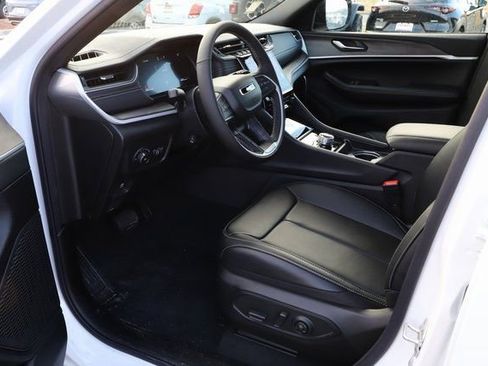 New 2025 Jeep Grand Cherokee Limited w/ Luxury Tech Group II AWD/4WD image 9