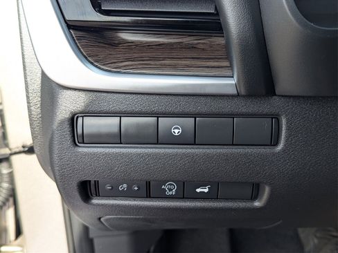 Used 2025 Nissan Rogue Platinum image 35