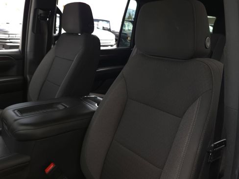 Used 2021 Chevrolet Suburban LS image 9