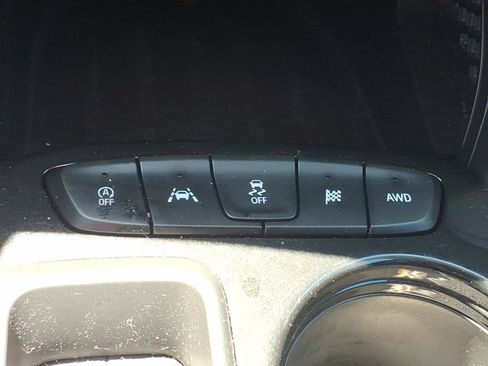 Used 2025 Chevrolet TrailBlazer LT AWD/4WD image 19