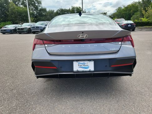 Used 2024 Hyundai Elantra Limited FWD image 5