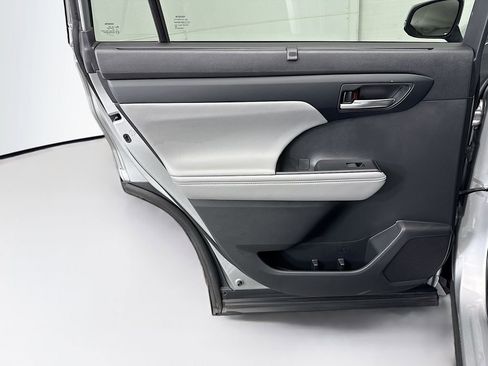 Used 2023 Toyota Highlander XLE image 24