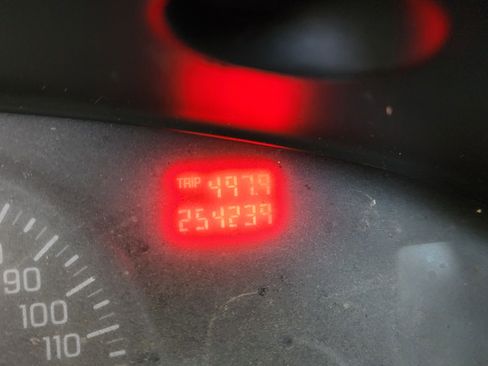 Used 2003 Pontiac Bonneville SLE image 7