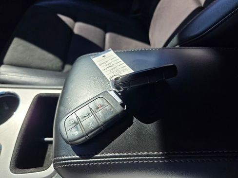 Used 2019 Jeep Grand Cherokee Altitude image 23