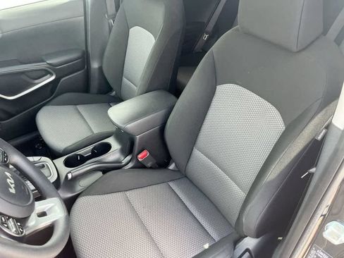 Used 2024 Kia Soul LX w/ LX Technology Package FWD image 16
