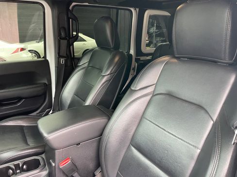 Used 2021 Jeep Wrangler Unlimited Sahara image 21