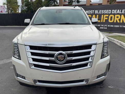 Used 2015 Cadillac Escalade Luxury image 4