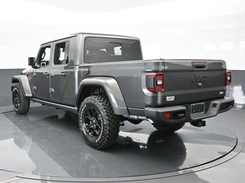 Used 2024 Jeep Gladiator Sport image 4