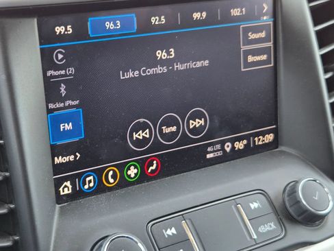 Used 2023 GMC Acadia SLE w/ Driver Convenience Package FWD image 10