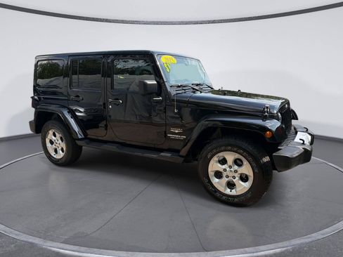Used 2015 Jeep Wrangler Unlimited Sahara w/ Connectivity Group AWD/4WD image 6