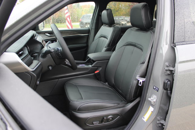 New 2027 Jeep Grand Cherokee Limited AWD/4WD image 16