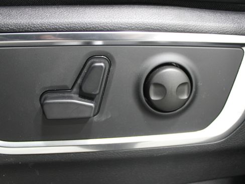 New 2026 RAM 1500 Laramie AWD/4WD image 4