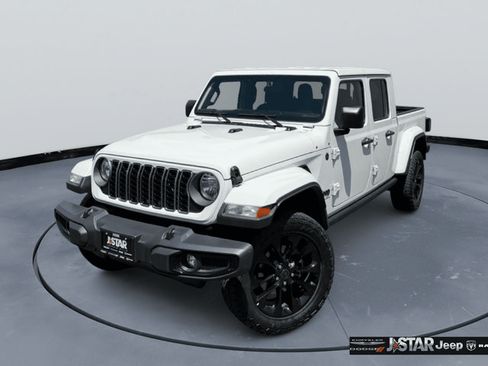 Used 2025 Jeep Gladiator Sport AWD/4WD image 1