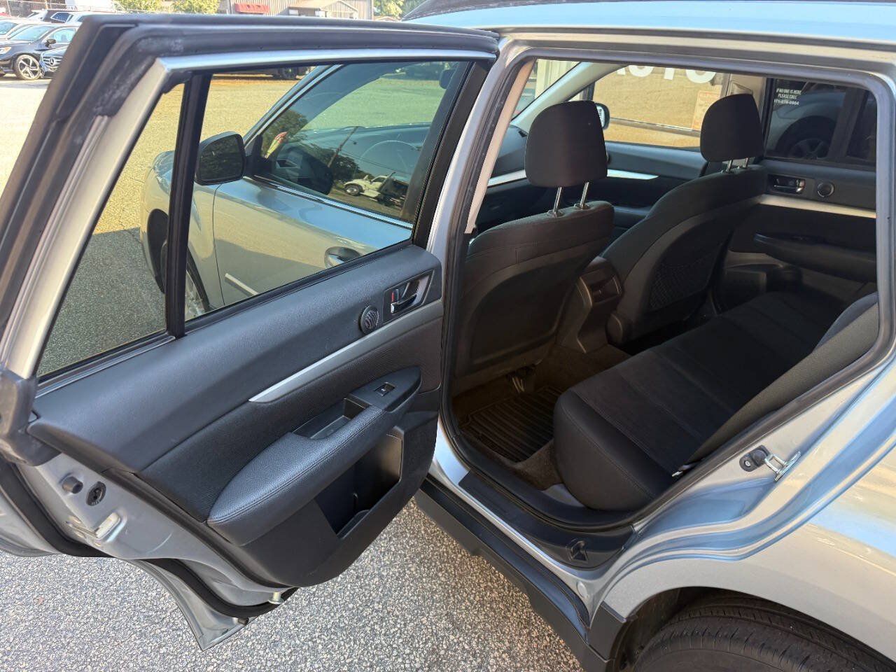 Used 2013 Subaru Outback 2.5i Premium w/ All-Weather Pkg AWD/4WD image 12