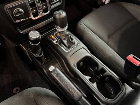 Used 2022 Jeep Gladiator Sport AWD/4WD image 22
