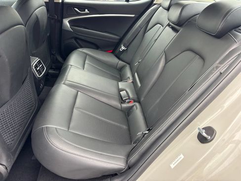 Used 2025 Genesis G70 2.5T AWD/4WD image 13