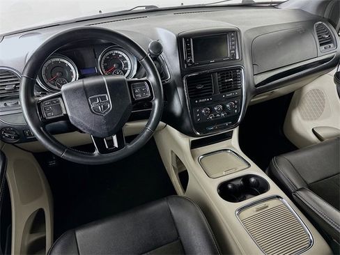 Used 2019 Dodge Grand Caravan SXT image 29