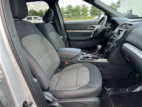 Used 2019 Ford Explorer XLT image 26