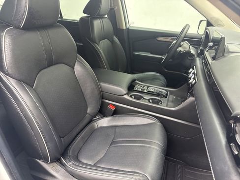 Used 2025 Honda Pilot Elite image 27