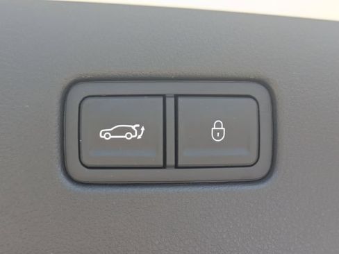 Used 2025 Genesis GV70 2.5T AWD/4WD image 19
