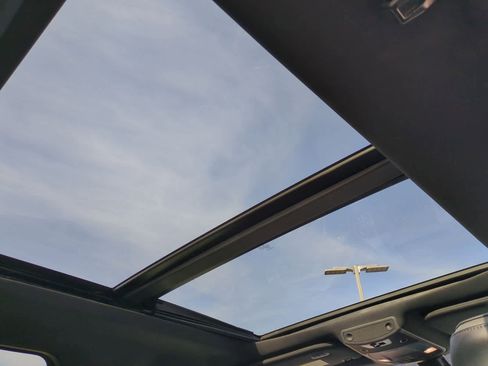 Used 2015 Ford F150 Platinum w/ Equipment Group 701A Luxury image 22