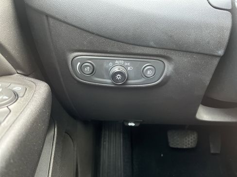 Used 2021 Chevrolet Equinox LT image 21