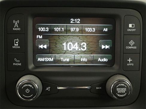 Used 2017 Jeep Renegade Latitude w/ Popular Equipment Group image 20