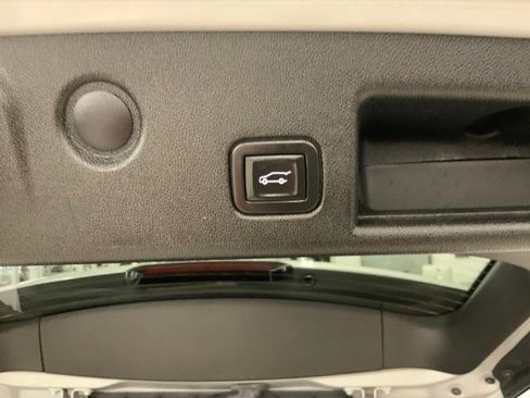 Used 2020 Chevrolet Equinox LT w/ Driver Convenience Package FWD image 34